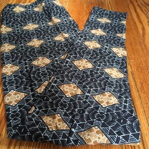 Lularoe TC leggings in GORGEOUS neutral print!